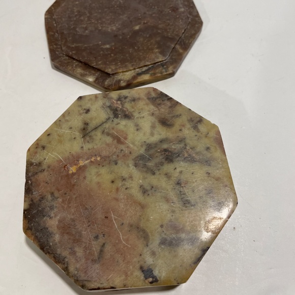 Soapstone Carved Flower Trinket Box With Mother of Pearl Inlaid - Picture 4 of 6